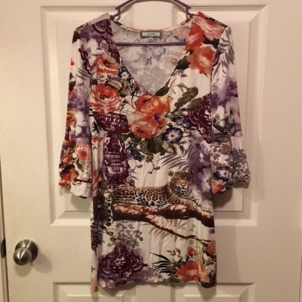 🎉🎉Laura Max floral blouse